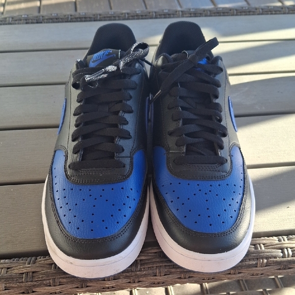 Nike Men's Black and Royal Blue Sneakers - Picture 5 of 6